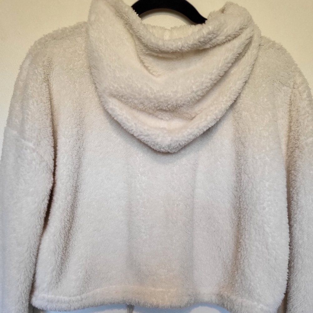 HYFVE Cozy White oversized Fleece crop sherpa hoodie, 1/2 zipper. mall - Picture 4 of 15